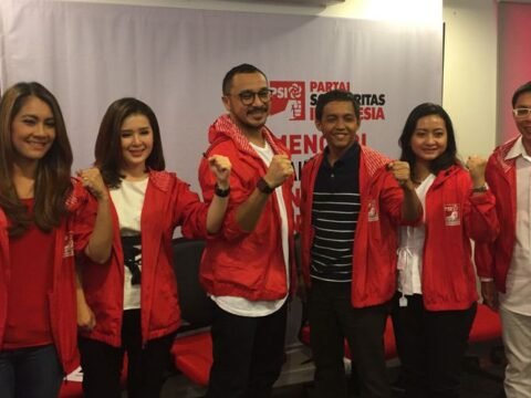 Terjun ke Dunia Politik, Giring ‘Nidji’ Syukuran di Rumahnya