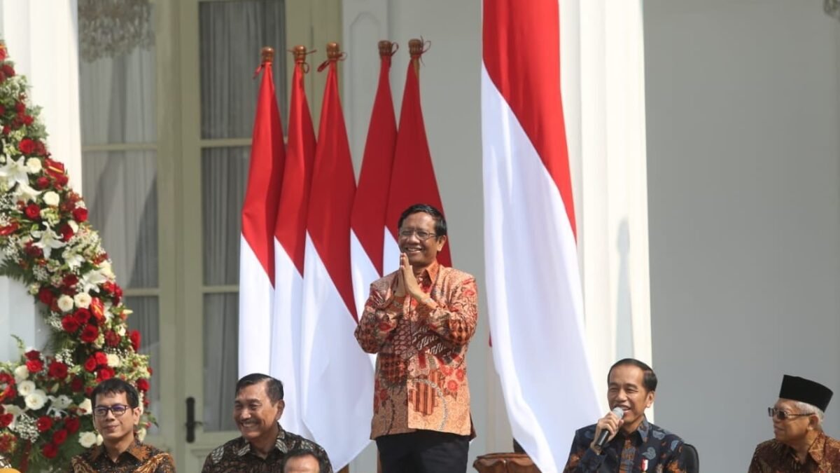 Mahfud MD: “Yang Dulu Galak Menjatuhkan Pak Harto karena KKN, Sekarang Jadi Koruptor atau Pendukungnya.”. Mahfud MD: “Yang Dulu Galak Menjatuhkan Pak Harto karena KKN, Sekarang Jadi Koruptor atau Pendukungnya.”.