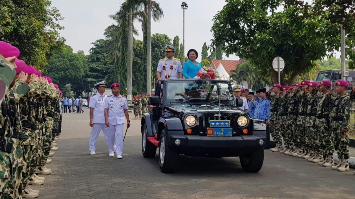 Laksamana Ade Supandi KSAL Dengan Tiga Panglima TNI