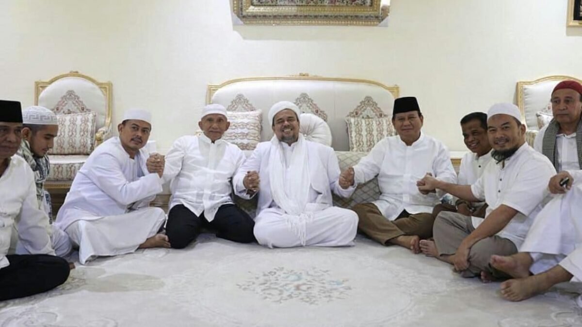 Foto Pertemuan Habib Rizieq, Prabowo & Amien Rais “hilang”? Foto Pertemuan Habib Rizieq, Prabowo & Amien Rais “hilang”?