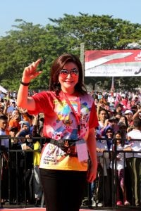 Tetty Paruntu Jalan Sehat Bersama Presiden Jokowi