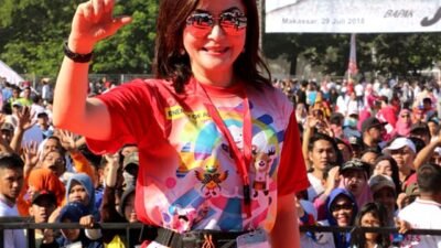 Tetty Paruntu Jalan Sehat Bersama Presiden Jokowi