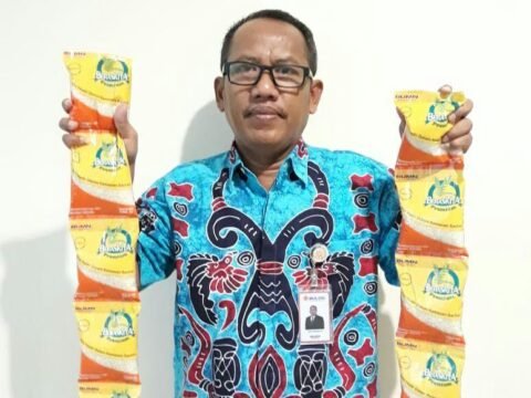 Terobosan Bulog Jual Beras Sachetan