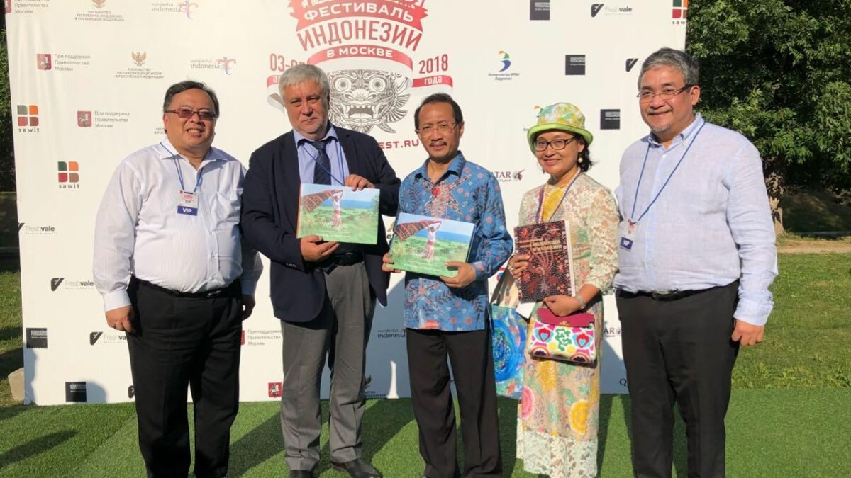 Ria Pasaman (IWAPI-Jaksel) Ikuti Festival Indonesia Moscow 2018. Ria Pasaman (IWAPI-Jaksel) Ikuti Festival Indonesia Moscow 2018.