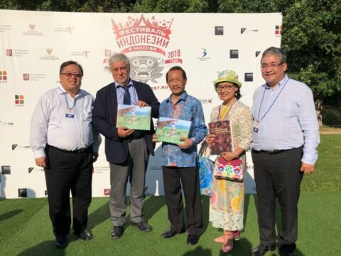Ria Pasaman (IWAPI-Jaksel) Ikuti Festival Indonesia Moscow 2018.