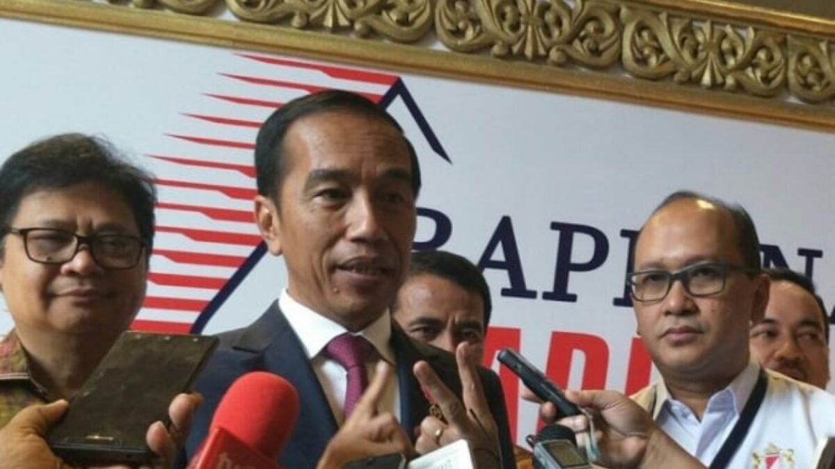 Jokowi: “Saya Alumni UMKM.” Jokowi: “Saya Alumni UMKM.”