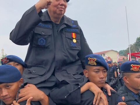 Warga Kehormatan Dato Sri Tahir oleh Brimob, Penuh Rumors