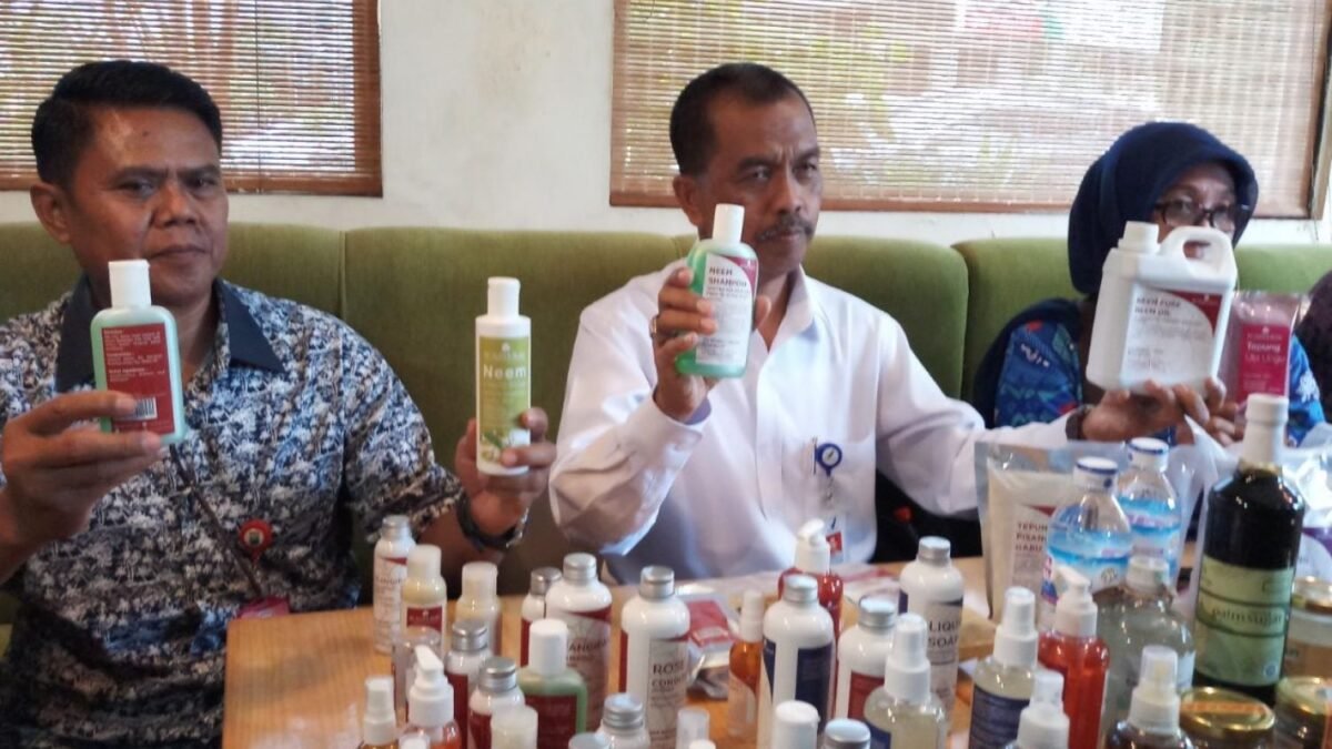 Sapari X-Kepala Balai Besar POM Surabaya Siap Bongkar ‘Tekanan’ di Institusi Badan POM Sapari X-Kepala Balai Besar POM Surabaya Siap Bongkar ‘Tekanan’ di Institusi Badan POM