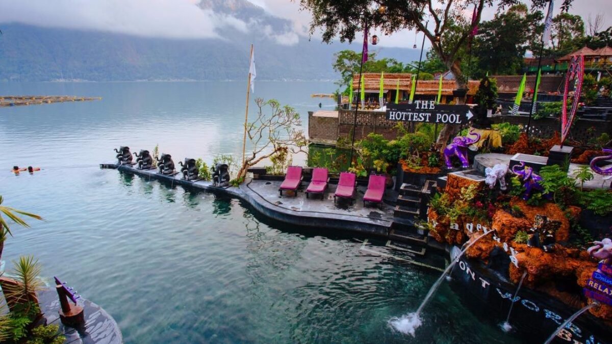 Berendam di Toya Devasya, Bali.