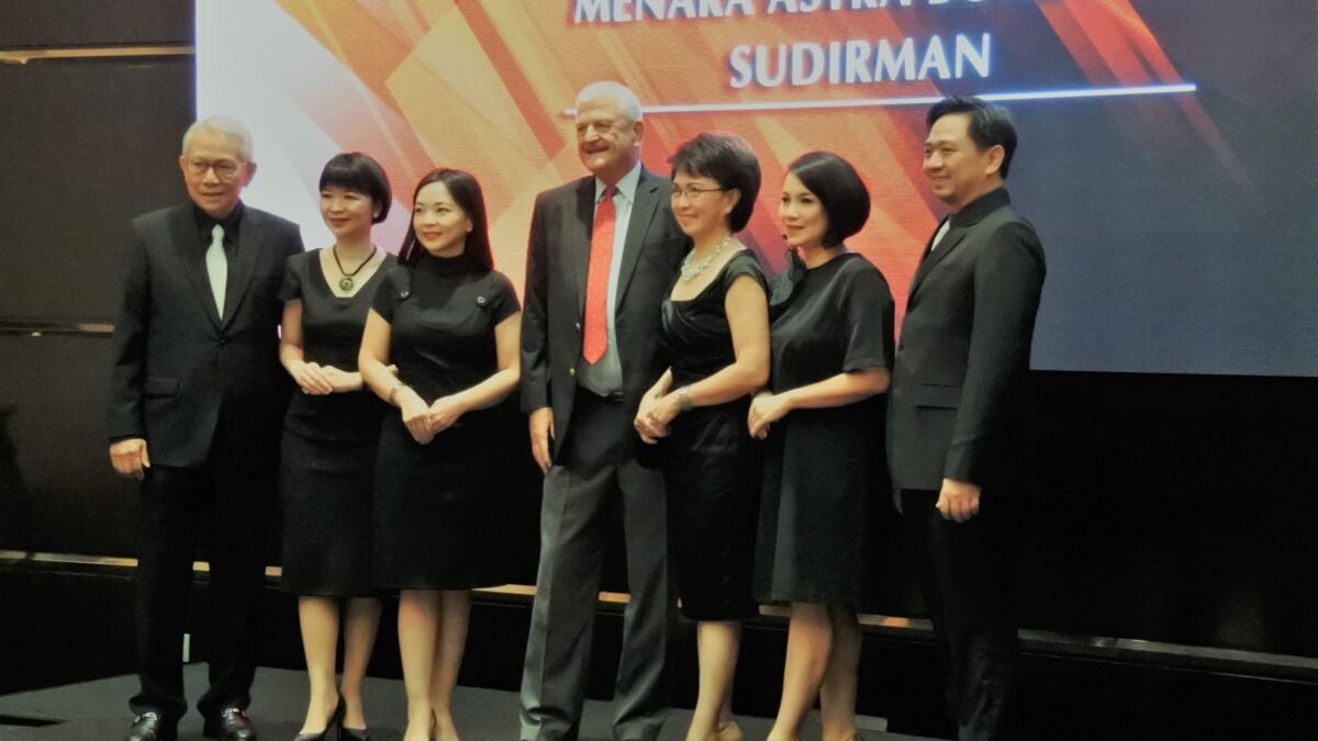 Make It Happen John Robert Powers Dukung Program Perbaikan SDM