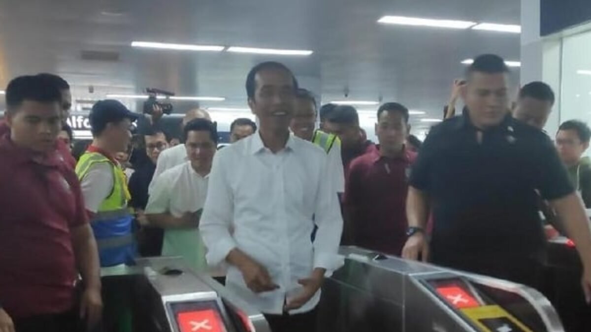 Presiden Jokowi Naik MRT. Ketagihan atau Pencitraan? Presiden Jokowi Naik MRT. Ketagihan atau Pencitraan?