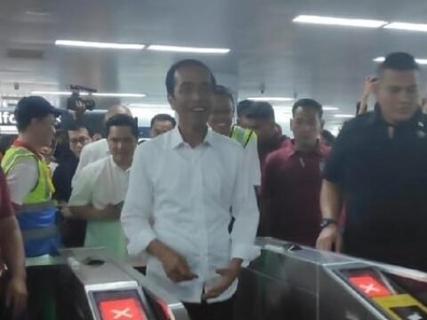 Presiden Jokowi Naik MRT. Ketagihan atau Pencitraan?