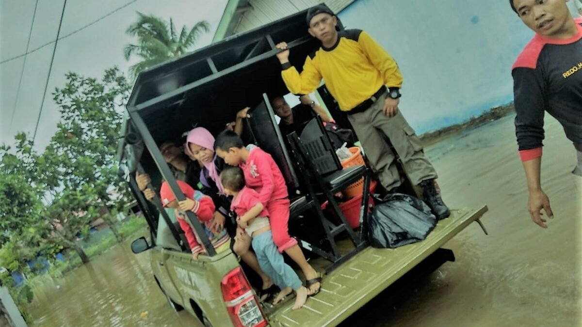 Proses Evakuasi Warga Musibah Bencana Alam, Bengkulu