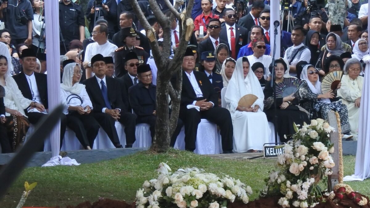 Kehadiran Megawati di Pemakaman Ibu Ani Yudhoyono, Terasa Istimewa.