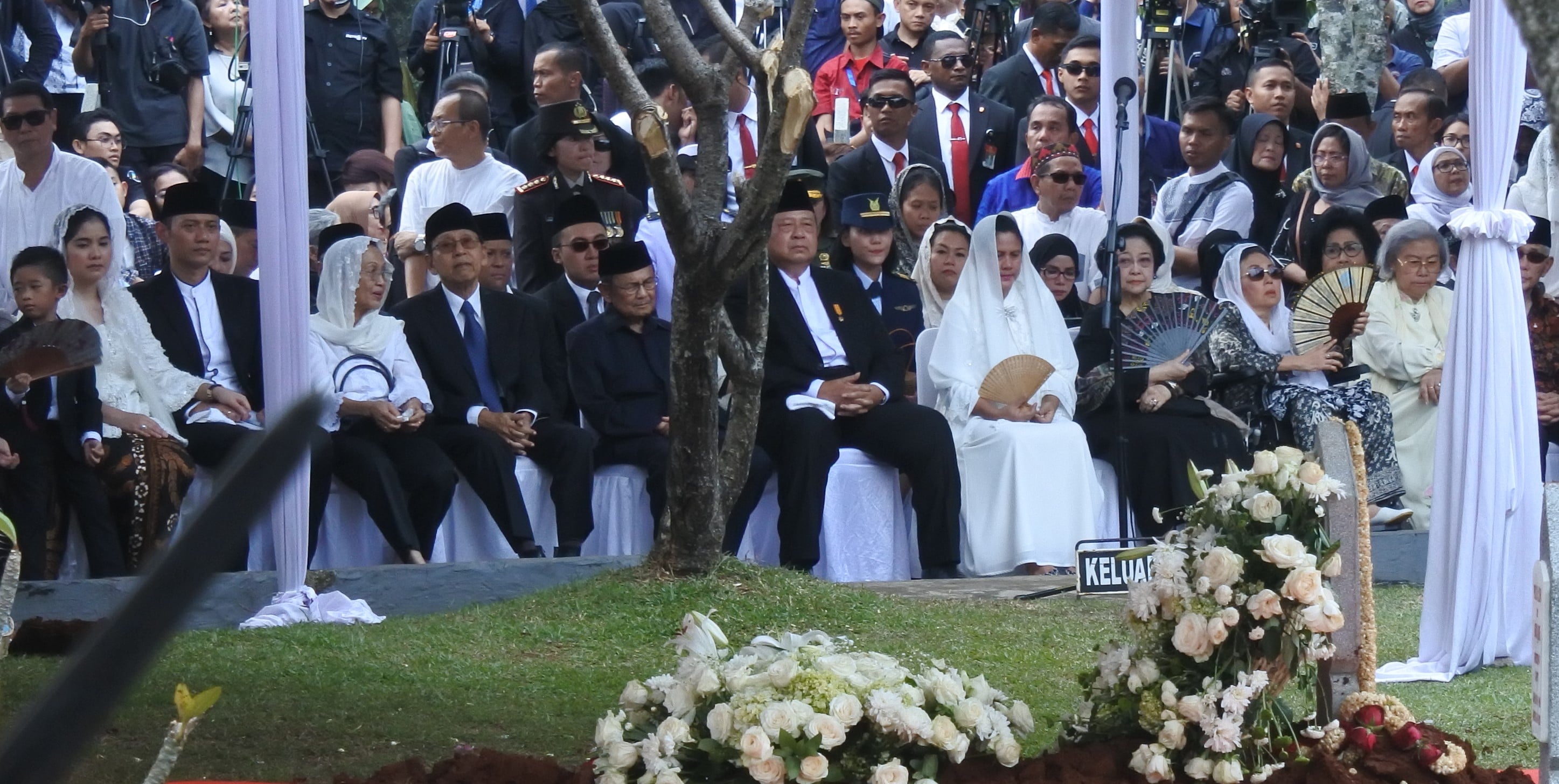 Kehadiran Megawati di Pemakaman Ibu Ani Yudhoyono, Terasa Istimewa.