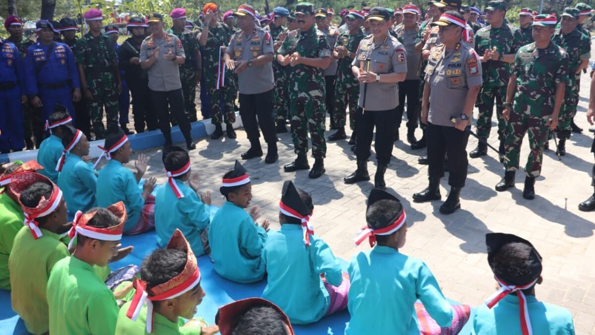 Panglima TNI Tinjau Prajurit Yang Bertugas di Pulau Nipah
