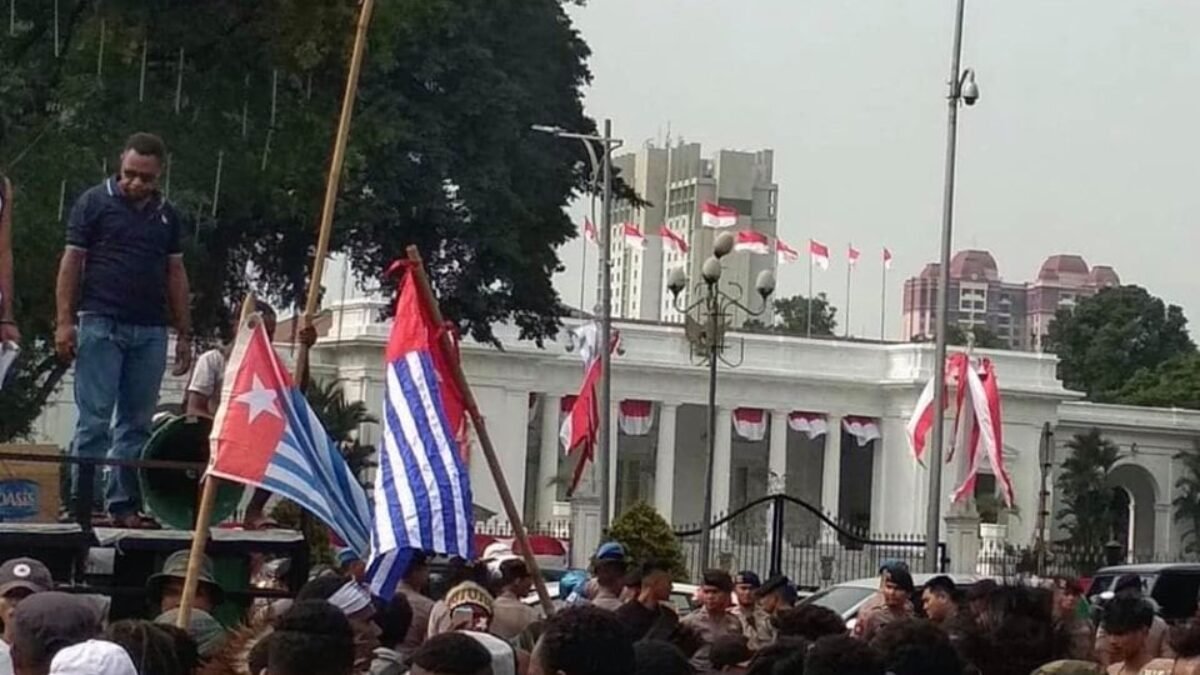 Foto TNI-Polri Menjadi Korban Demo Papua Minta Referendum, Beredar Luas