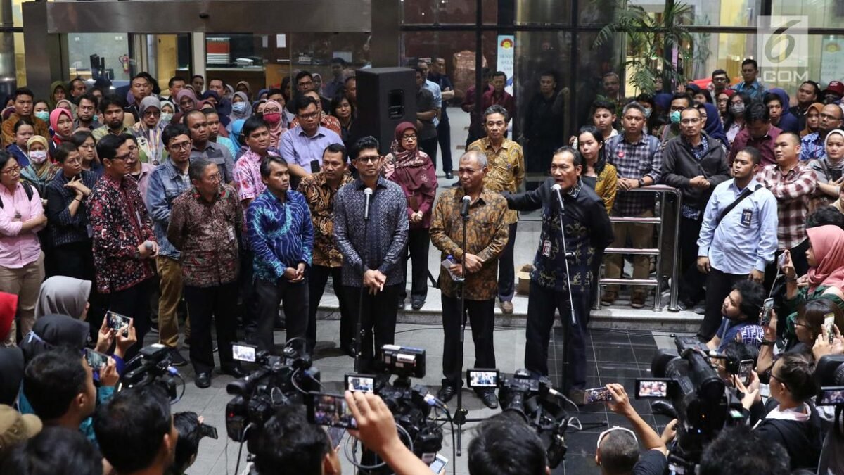 Giliran Pegawai KPK “Menohok” Kredibilitas Pemerintahan Jokowi. Giliran Pegawai KPK “Menohok” Kredibilitas Pemerintahan Jokowi.
