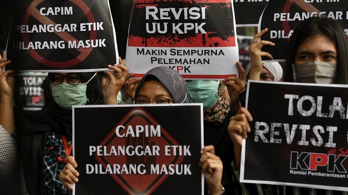WHAT IF (Bagaimana Jika): UU KPK Yang Baru Berlaku