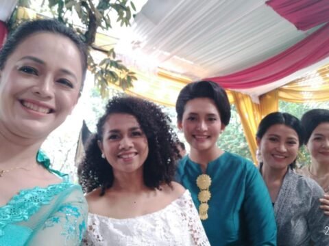 Dibalik Viralnya, Video “Emak-Emak Sosialita” Ribut Di Kondangan