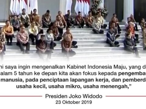 Relawan Jokowi Terpecah: “Ada Yang Siap Kawal Kabinet, Ada Yang Bubarkan Diri.”