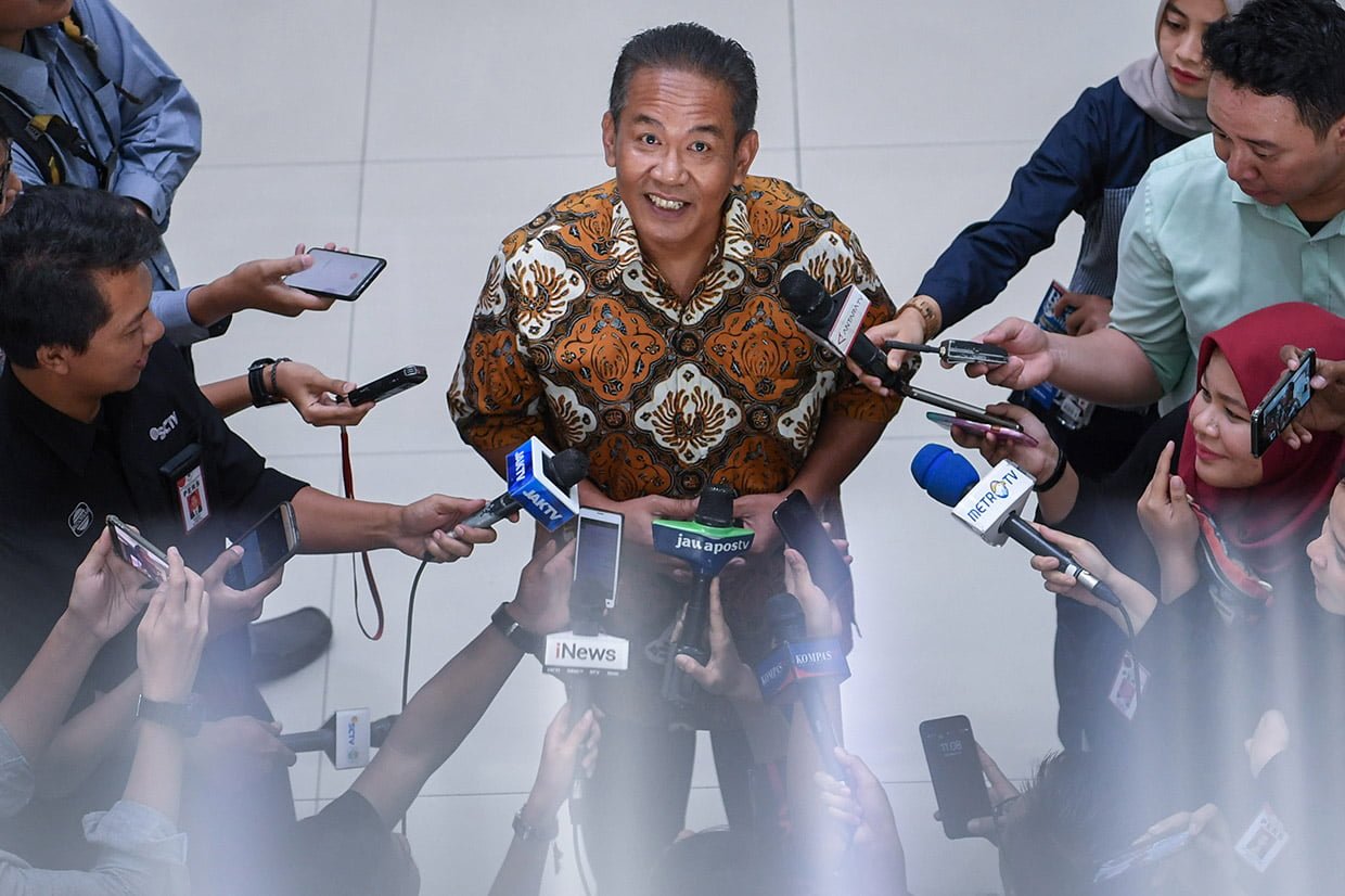 Mantan Kepala BNN Anang Iskandar menjawab pertanyaan wartawan sebelum mendaftarkan diri sebagai calon pimpinan KPK di Sekretariat Pansel Capim KPK, gedung Kementerian Sekretariat Negara, Jakarta, Rabu (3/7/2019).