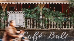 Café Bali Seminyak – Perpaduan Unik Antara Gaya Bohemian dan Budaya Bali