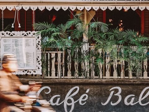 Café Bali Seminyak – Perpaduan Unik Antara Gaya Bohemian dan Budaya Bali