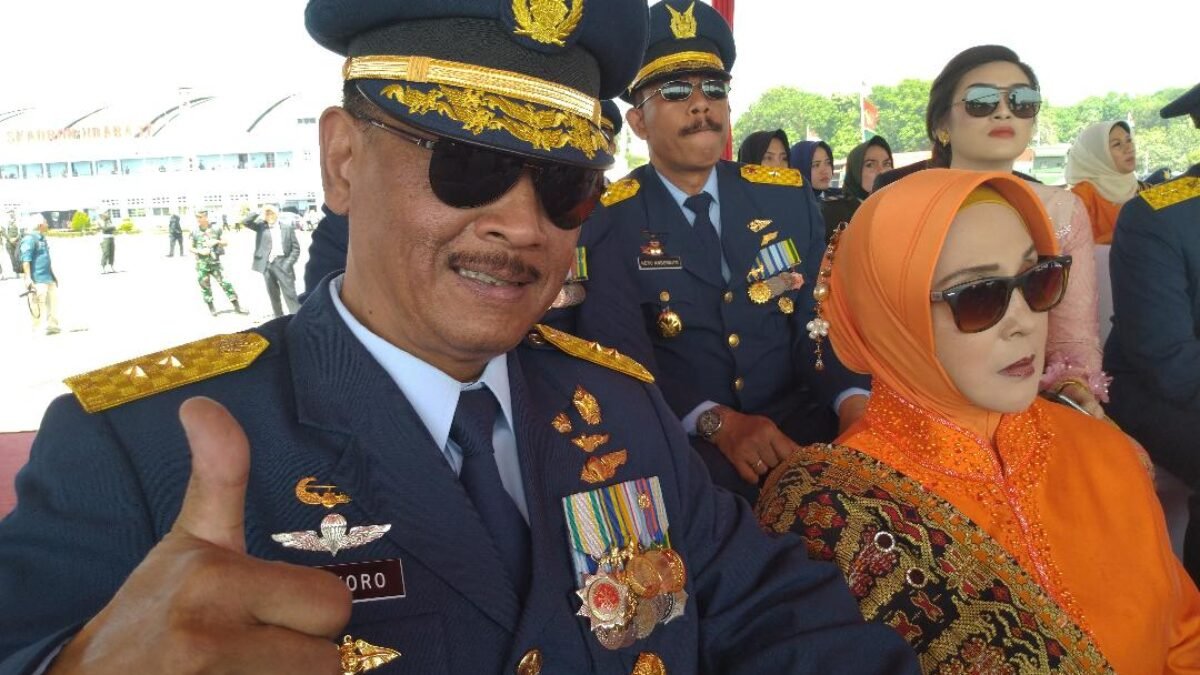 Jenderal Yang Kini Menjadi You Tubers Indonesia, Banyak Fansnya Jenderal Yang Kini Menjadi You Tubers Indonesia, Banyak Fansnya