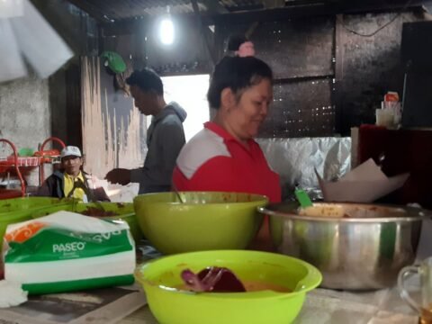 Warung Nasi Uduk di Gang Sempit Ini, Beromzet 45 Juta