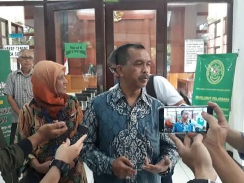 Hakim PTUN Putuskan Kasus, Kepala BPOM Penny Lukito VS Sapari