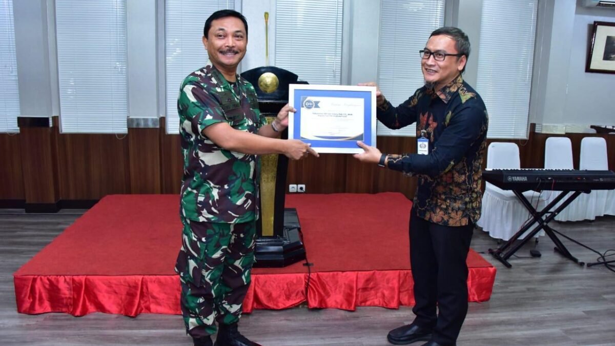 Mabes TNI AL Dapat Penghargaan Berkontribusi Dalam Pembayaran Pajak