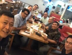 Etiket Jika Ditraktir ke Kafe dan Pub Etiket Jika Ditraktir ke Kafe dan Pub