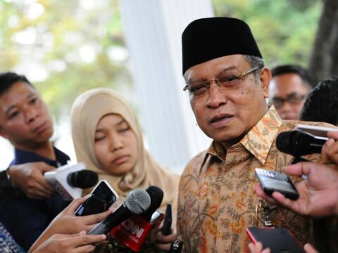 KH Said Aqil Siradj (Ketua Umum Pengurus Besar Nahdlatul Ulama-PBNU): “Ini Negara Dikuasai Oleh Orang-Orang Yang Punya Duit”.