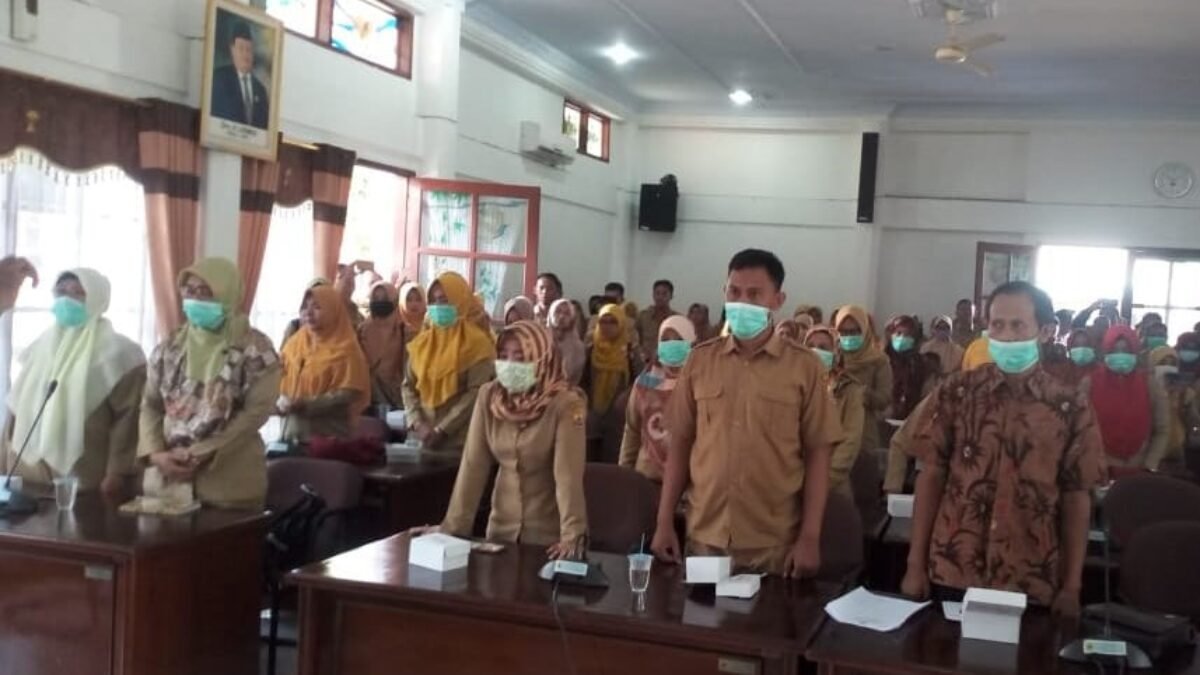 Mereka Mogok Mengajar, Karena Tak Dihargai Lagi