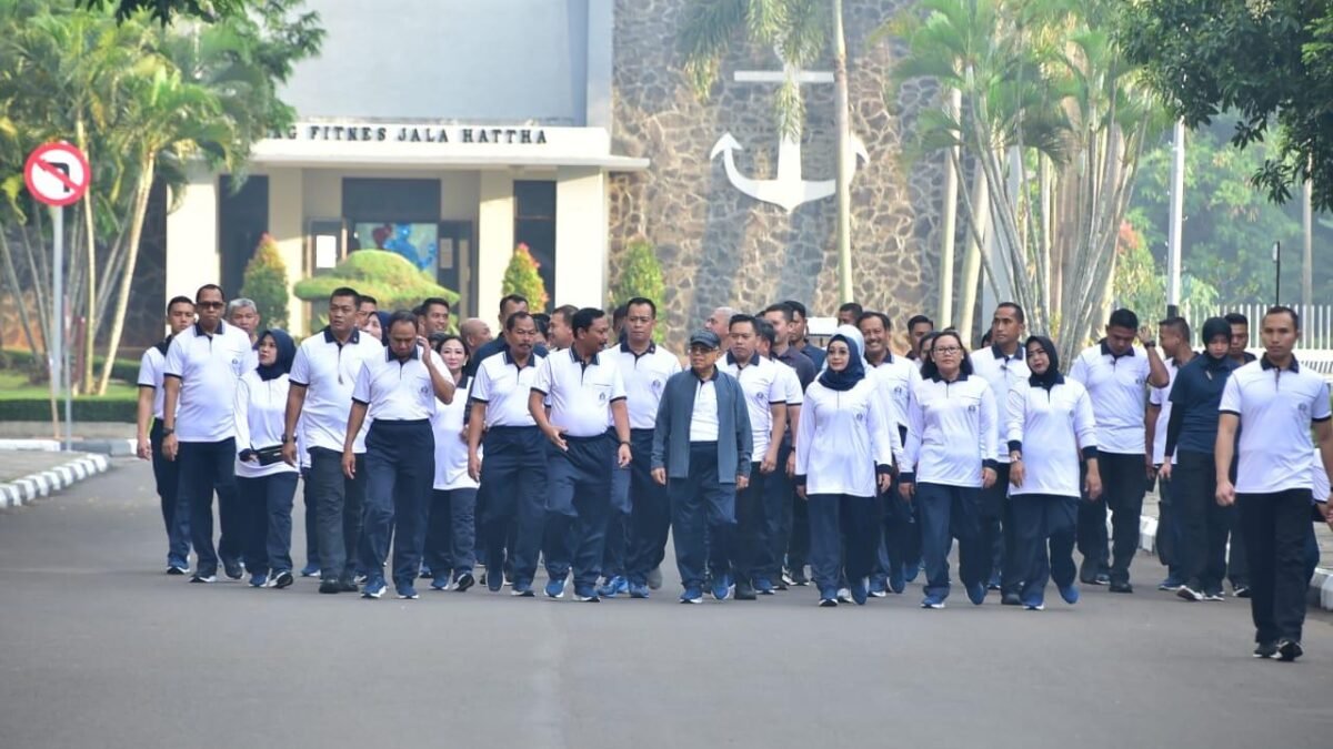 Wapres RI Olahraga Bersama Kepala Staf Angkatan Laut, Bermakna Apa? Wapres RI Olahraga Bersama Kepala Staf Angkatan Laut, Bermakna Apa?
