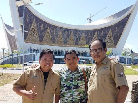 Tiga Wakil Netizen, Dari Kerajaan Komputer Global