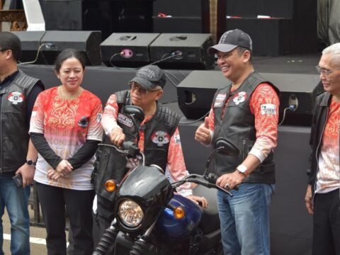 KH. Ma’ruf Amin Tampil Energik Mengenakan Rompi Khas Anak Motor