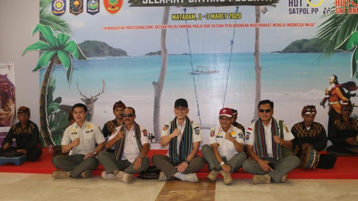 Satpol PP Dari Seluruh Indonesia Penuhi Obyek Wisata Lombok