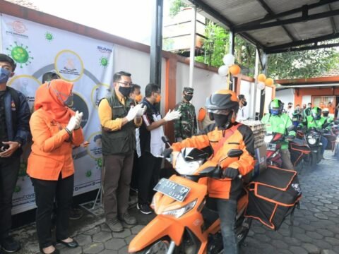 Kang Emil Lepas Ojol dan Pos Pengantar Sembako di Sumedang