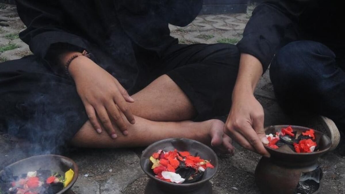 Paranormal Terpapar Virus Corona, Gara-Gara Ingin Obati Pasien