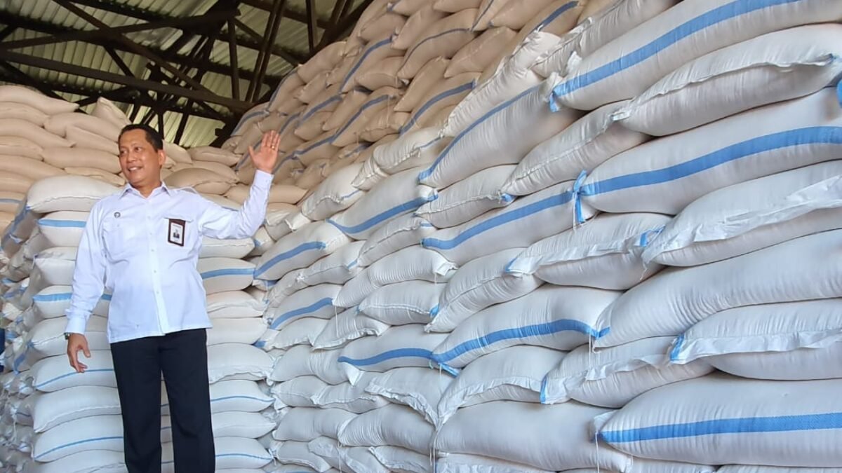 BULOG Gelontorkan Baksos RP2 Miliar Untuk Warga Terdampak Covid-19