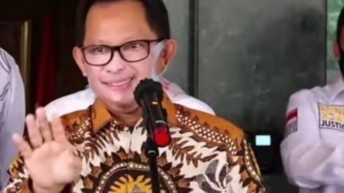 Mendagri Tetapkan Pedoman Tatanan Normal Baru Bagi ASN Kemendagri dan Pemda Mendagri Tetapkan Pedoman Tatanan Normal Baru Bagi ASN Kemendagri dan Pemda