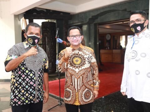 Masker Unik Buatan Bandung “Booming” Setelah Dipakai oleh Tito Karnavian dan Ridwan Kamil