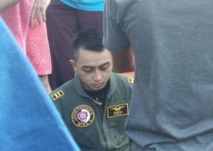 Pilot Hawk Yang Selamat Di Antara Penduduk