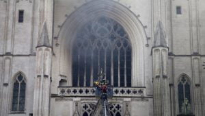 Kebakaran Gereja Katedral Di Kota Nantes Perancis Barat