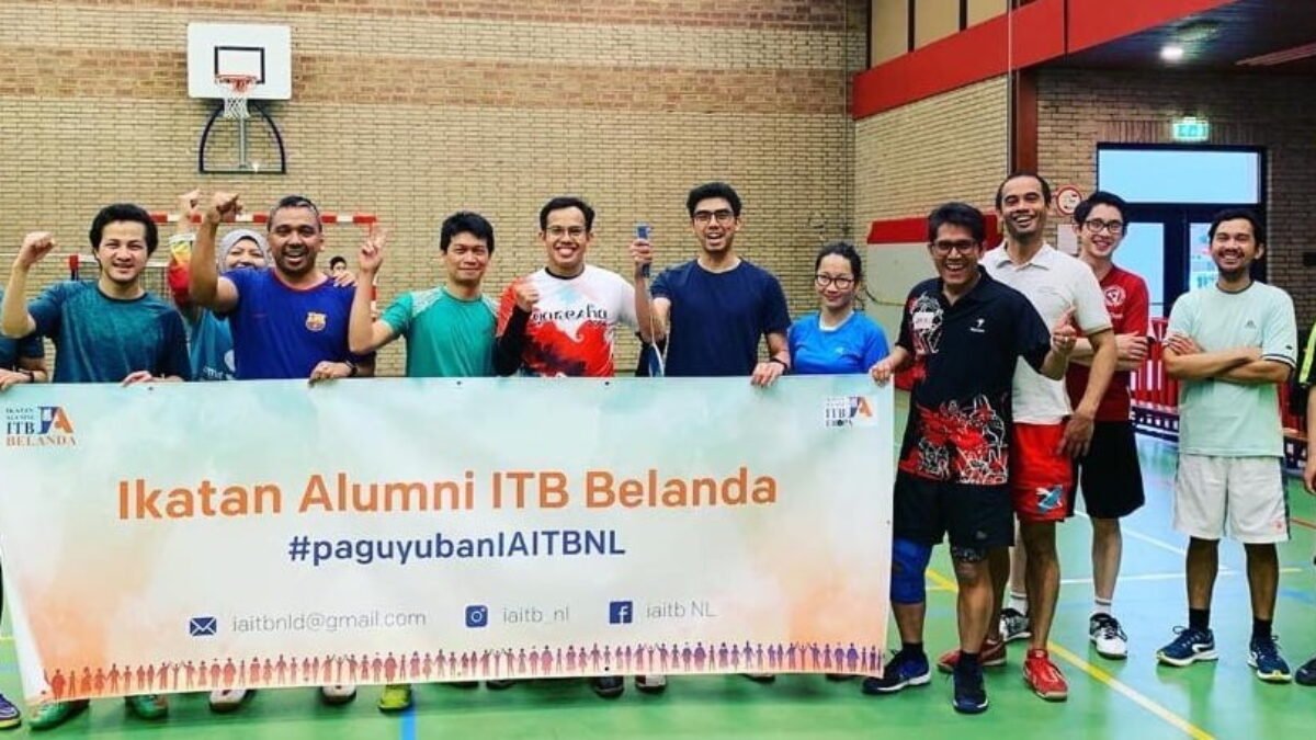 Peluncuran Buku & Peringatan 100 Tahun ITB dari Belanda Peluncuran Buku & Peringatan 100 Tahun ITB dari Belanda