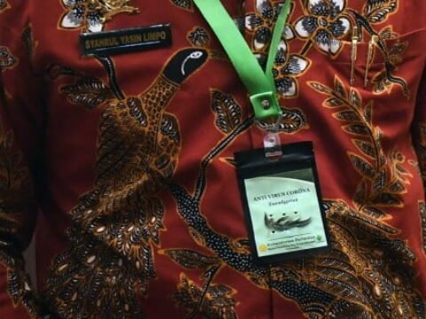 Artis-Artis Yang Merapat Ke Istana Mendapat Souvenir Kalung Anti Virus