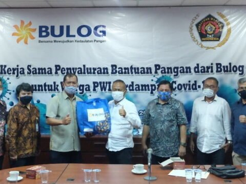 Bulog Gandeng PWI Peduli Salurkan Bantuan Pangan Dampak Covid-19