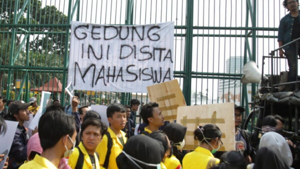 UU Ciptaker Menuai Gelombang Demo dan Mogok Kerja UU Ciptaker Menuai Gelombang Demo dan Mogok Kerja